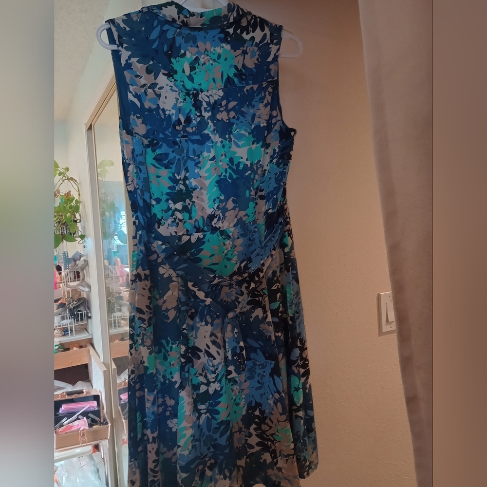 Dress - Picture 2 of 7